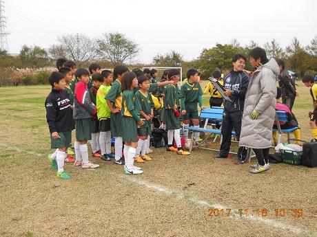 藤沢U11も参加 試合直前のミーティング 20171118 6dscn1005